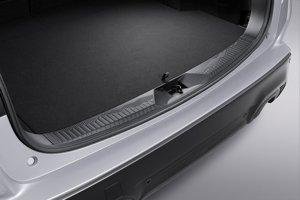 Lähikuva Subaru Foresterin tavaratilan muotoillusta kynnyksestä.