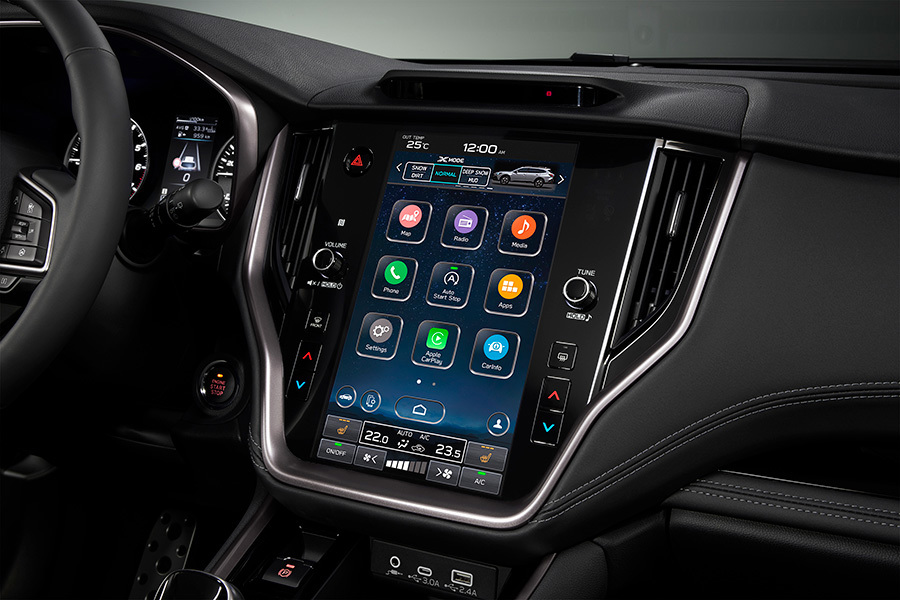 Subaru Outback suurella kosketusnäytöllä – täydellinen hallinta Apple CarPlayn, Android Auton, navigoinnin ja sovellusten välillä modernilla ja intuitiivisella näytöllä.