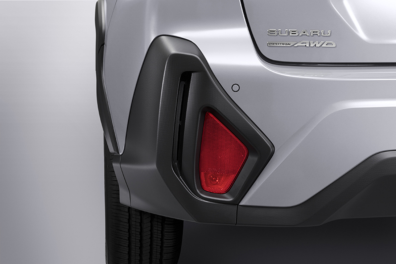 Lähikuva Subaru Crosstrekin takasumuvalosta.