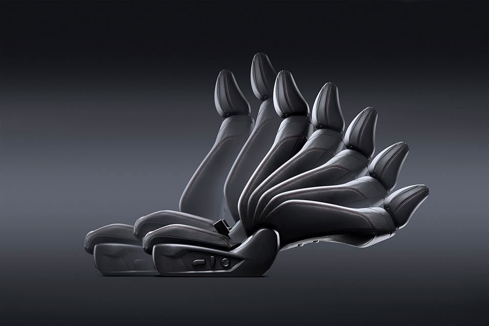 Subaru kuljettajan istuin, jossa on 10-suuntaan sähköinen säätö optimaalisen ajoasennon saavuttamiseksi.