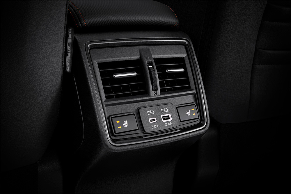 Mukavuutta Subarun takapenkillä – ilmakanavat, istuinlämmitys sekä kätevä lataus puhelimelle ja tabletille koko matkan ajan.