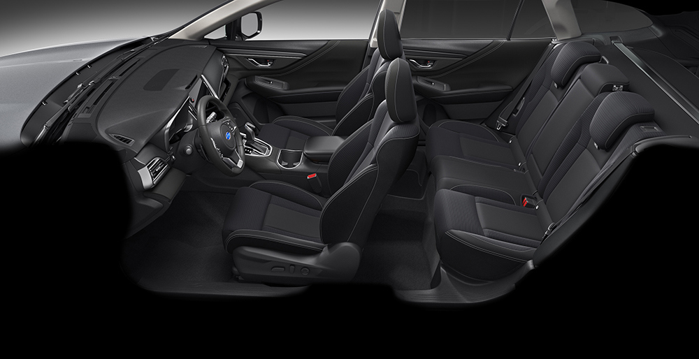 Subarun sisätila kangasverhoilluilla istuimilla.