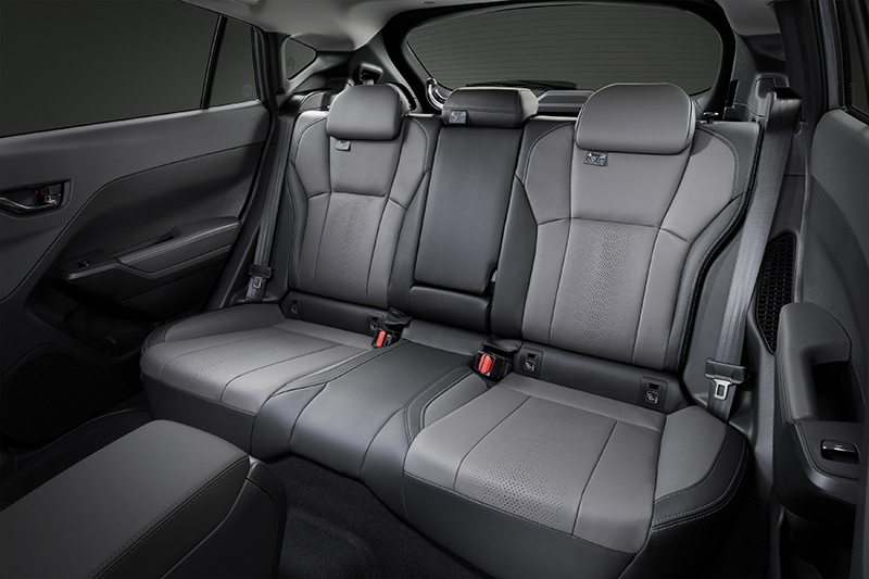 Subaru Crosstrekin takapenkki, jossa on tilaa kolmelle matkustajalle.