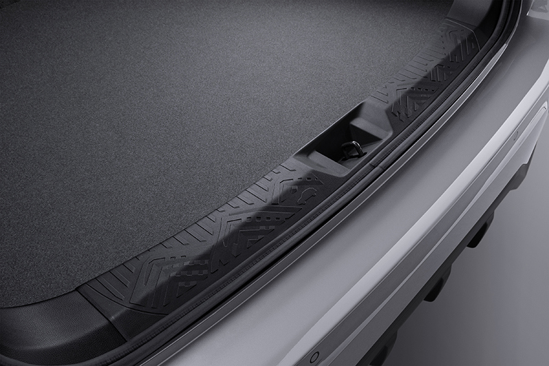 Lähikuva Subaru Crosstrekin tavaratilan reunassa olevasta kuormasuojasta.